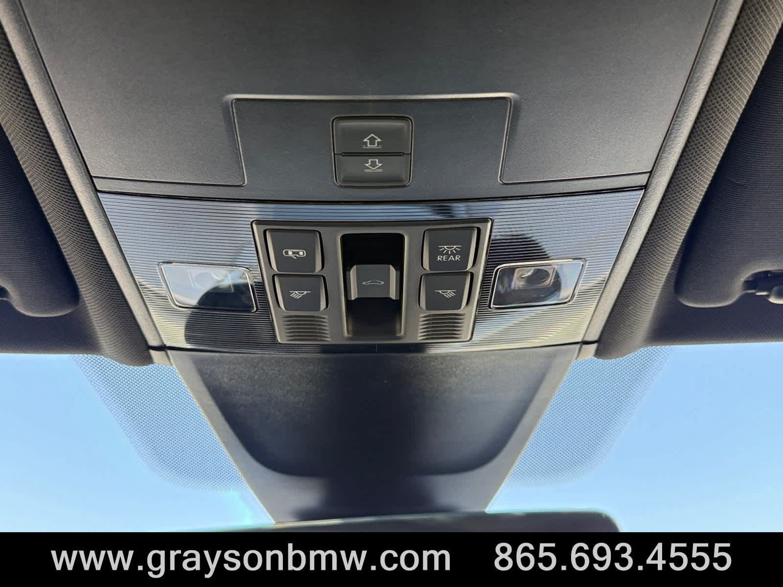 Used 2024 Volkswagen Tiguan SE R-Line FWD image 31