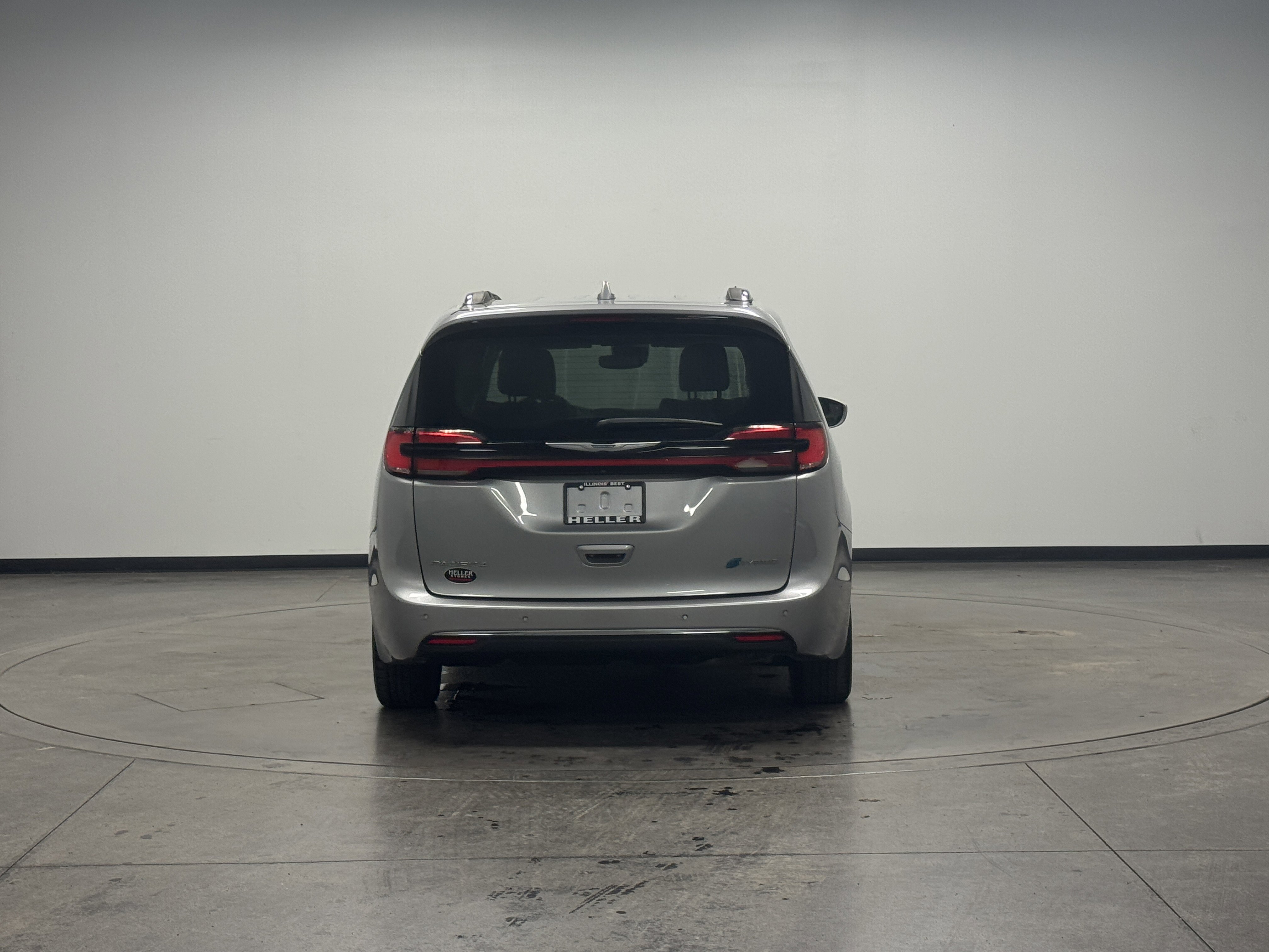 Used 2021 Chrysler Pacifica Touring-L image 7