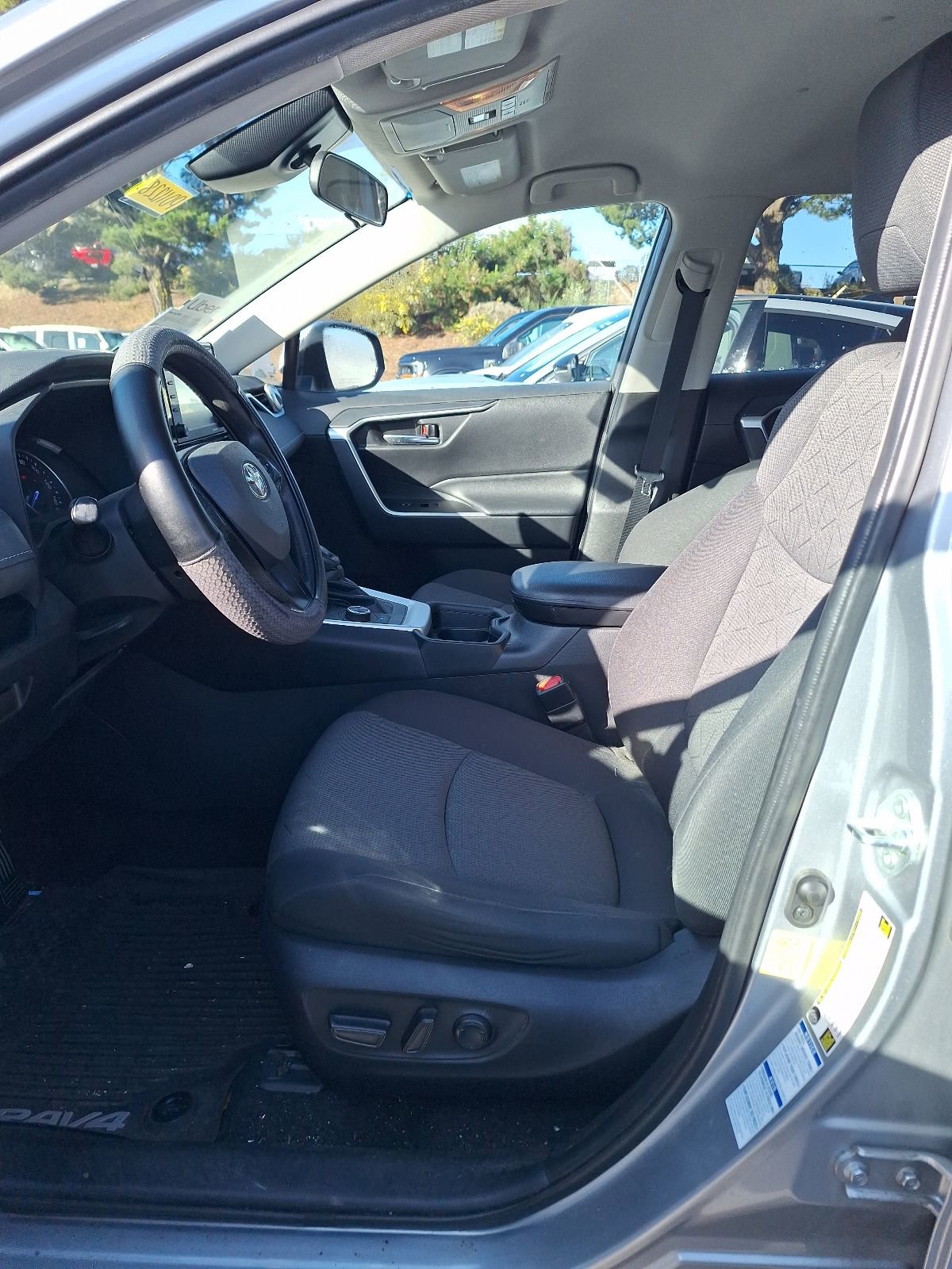Used 2021 Toyota RAV4 XLE AWD/4WD image 9