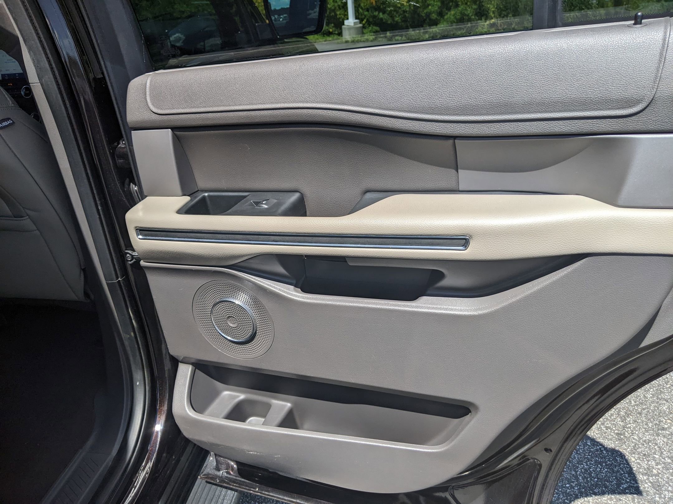 Used 2021 Ford Expedition XLT image 33