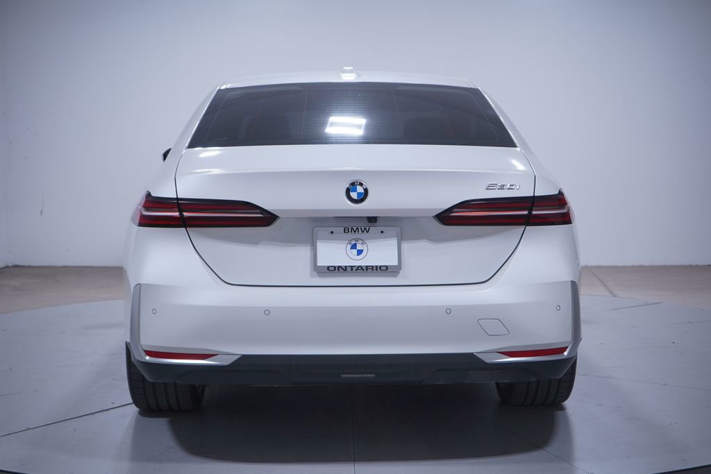 Used 2024 BMW 530i w/ Convenience Package image 5
