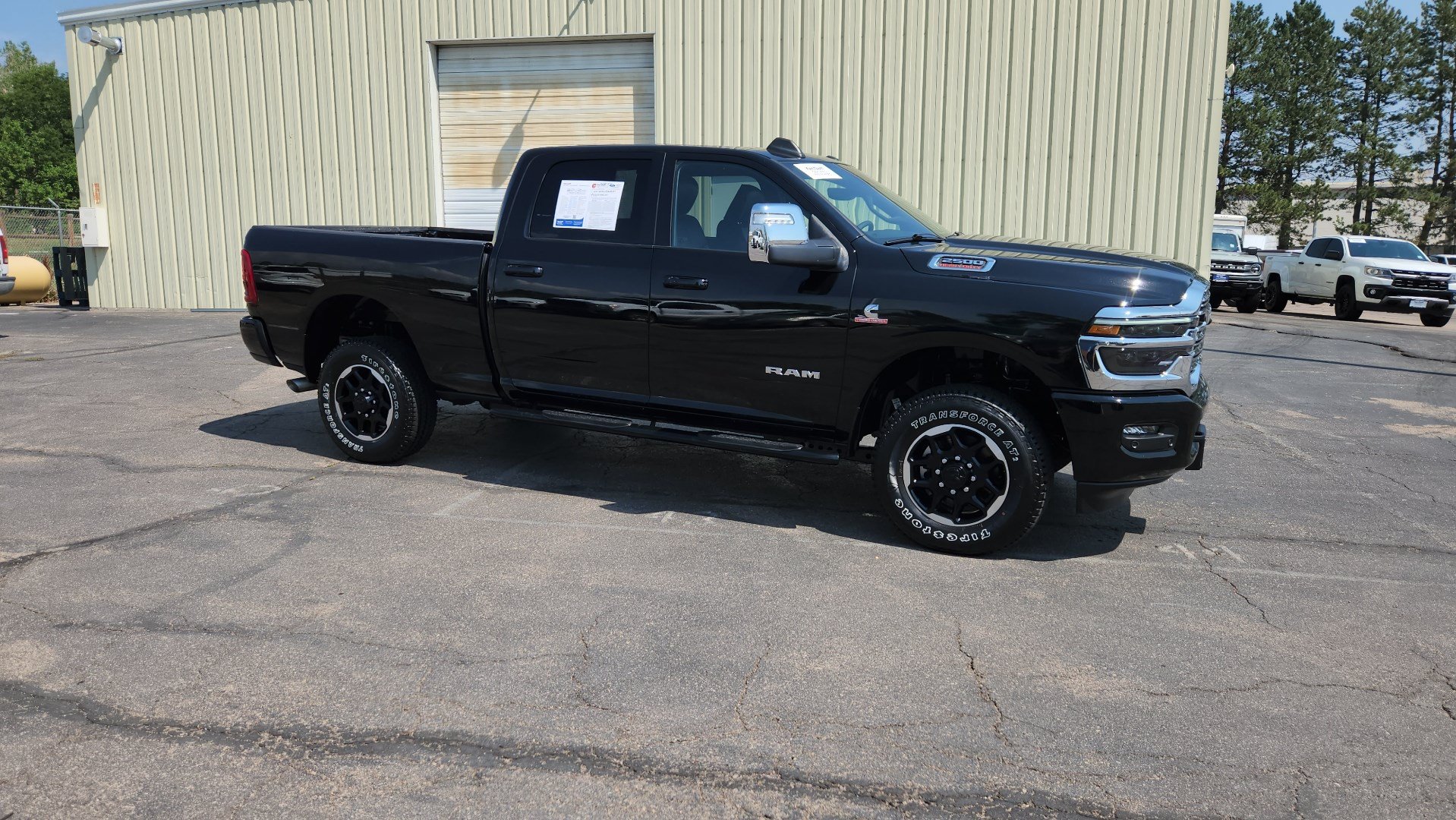 Used 2025 RAM 2500 Laramie AWD/4WD image 12