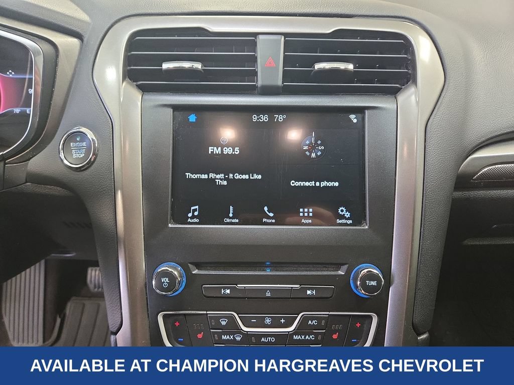 Used 2017 Ford Fusion SE w/ Fusion SE Technology Package FWD image 18