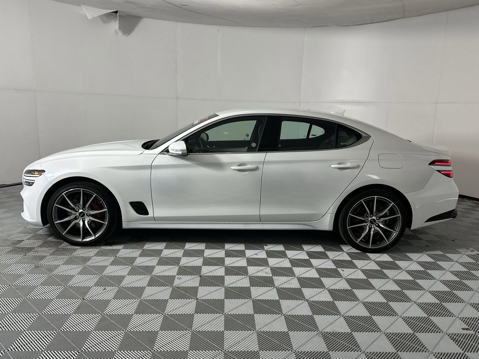 Used 2025 Genesis G70 2.5T RWD image 5