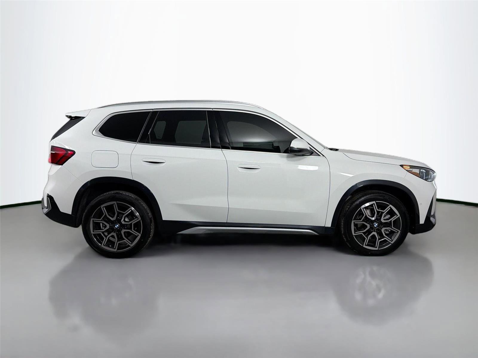 New 2026 BMW X1 xDrive28i w/ Technology Package AWD/4WD image 5