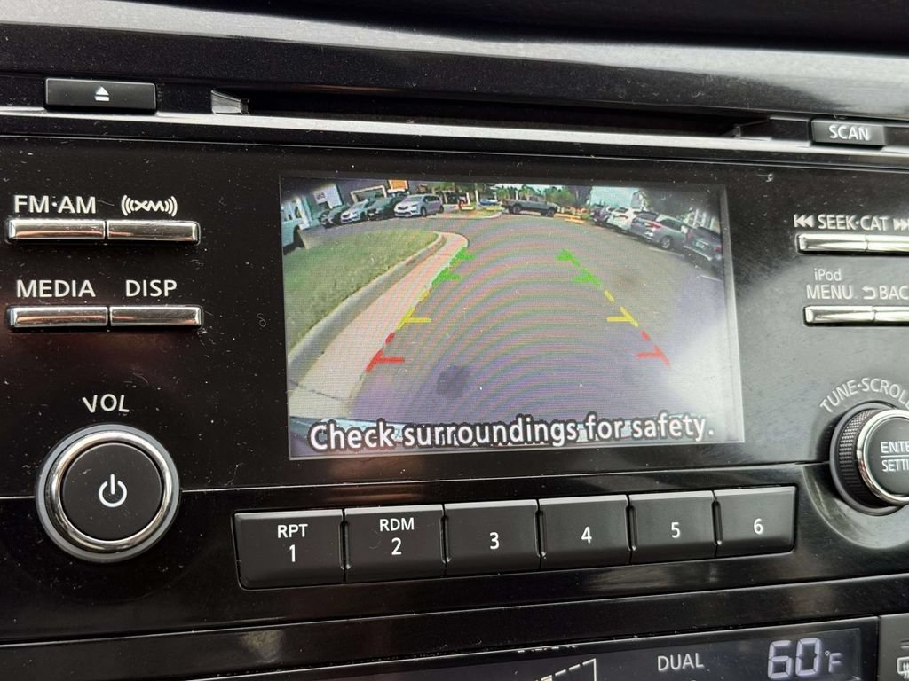 Used 2017 Nissan Rogue SV AWD/4WD image 30