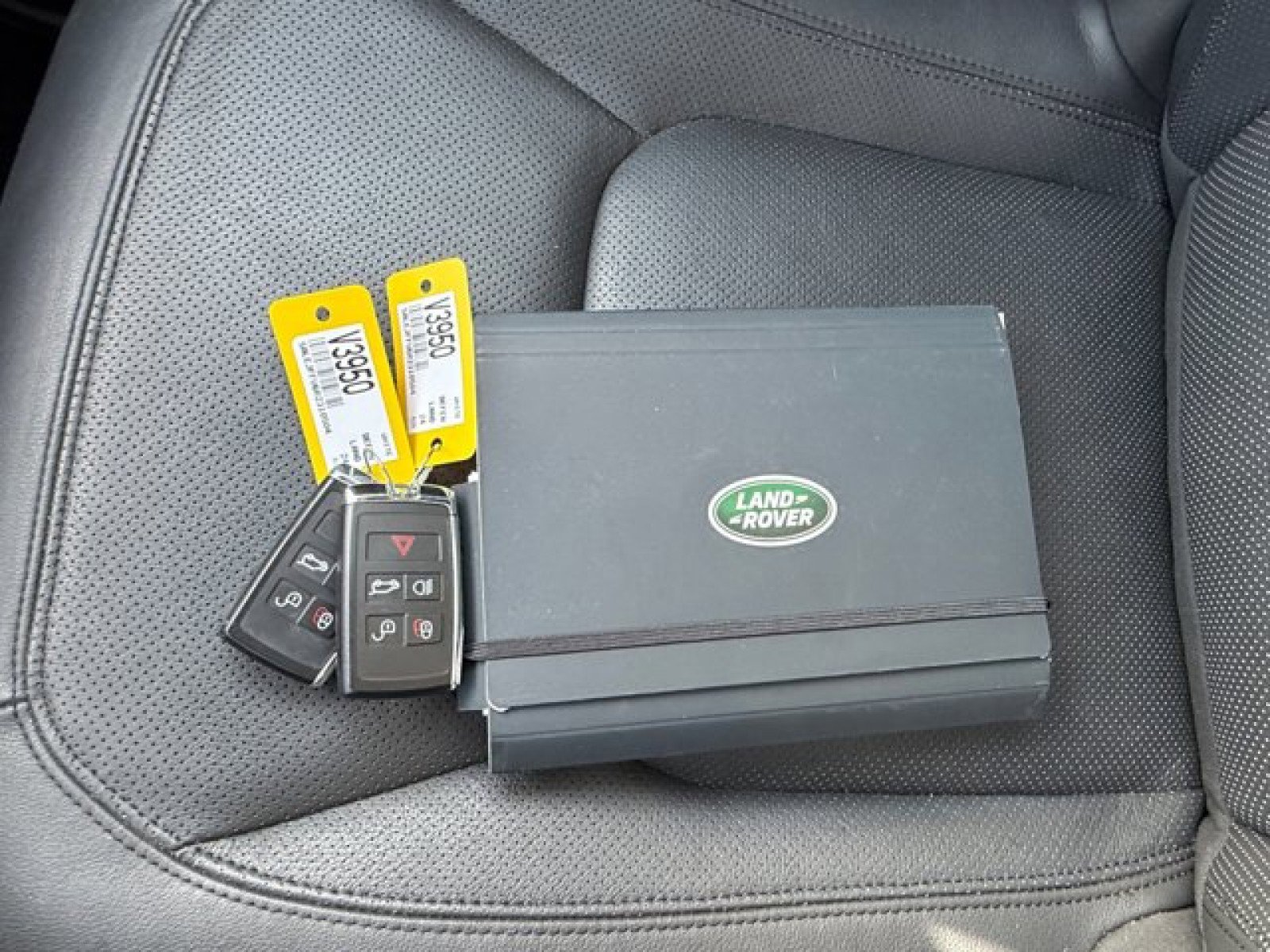 Used 2024 Land Rover Defender 130 S image 23
