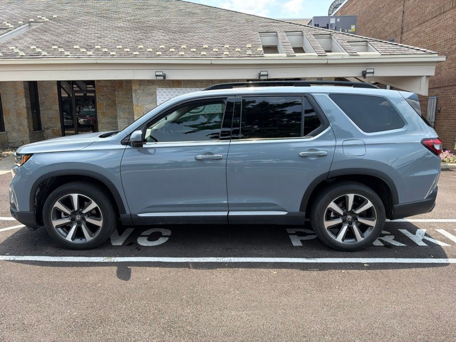Used 2024 Honda Pilot Touring image 15