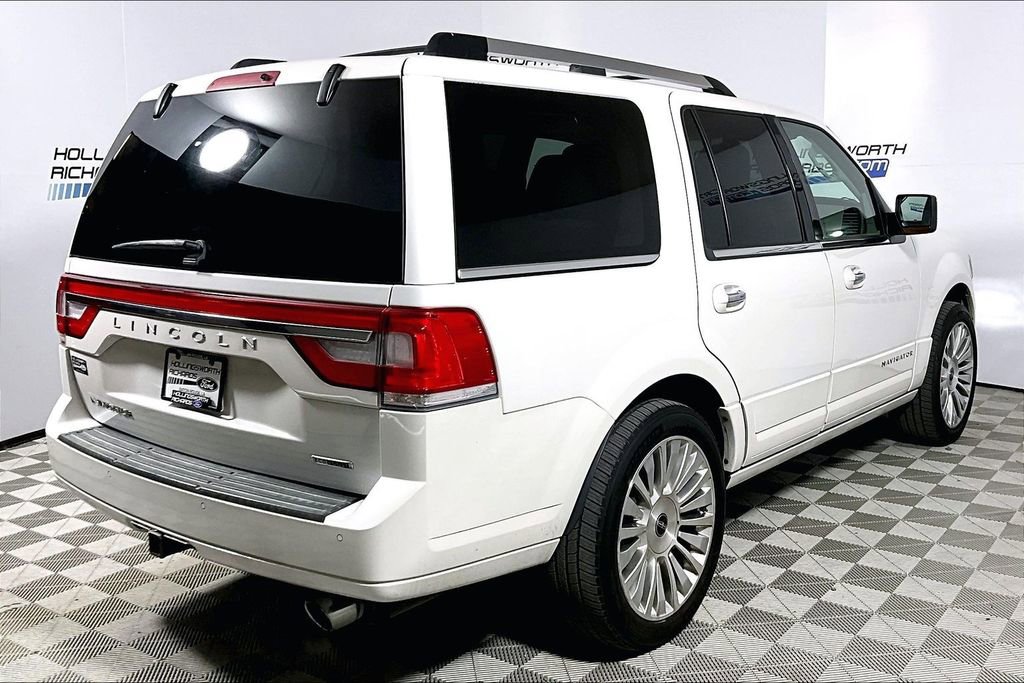 Used 2016 Lincoln Navigator Select image 9