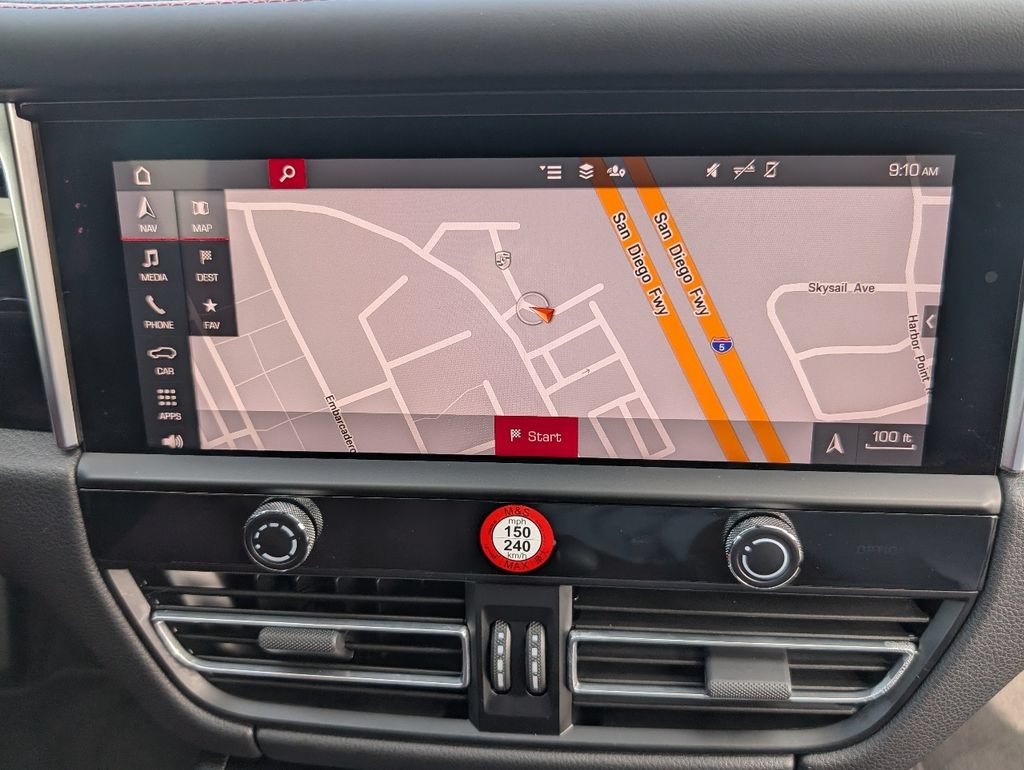 Certified 2024 Porsche Macan AWD/4WD image 14