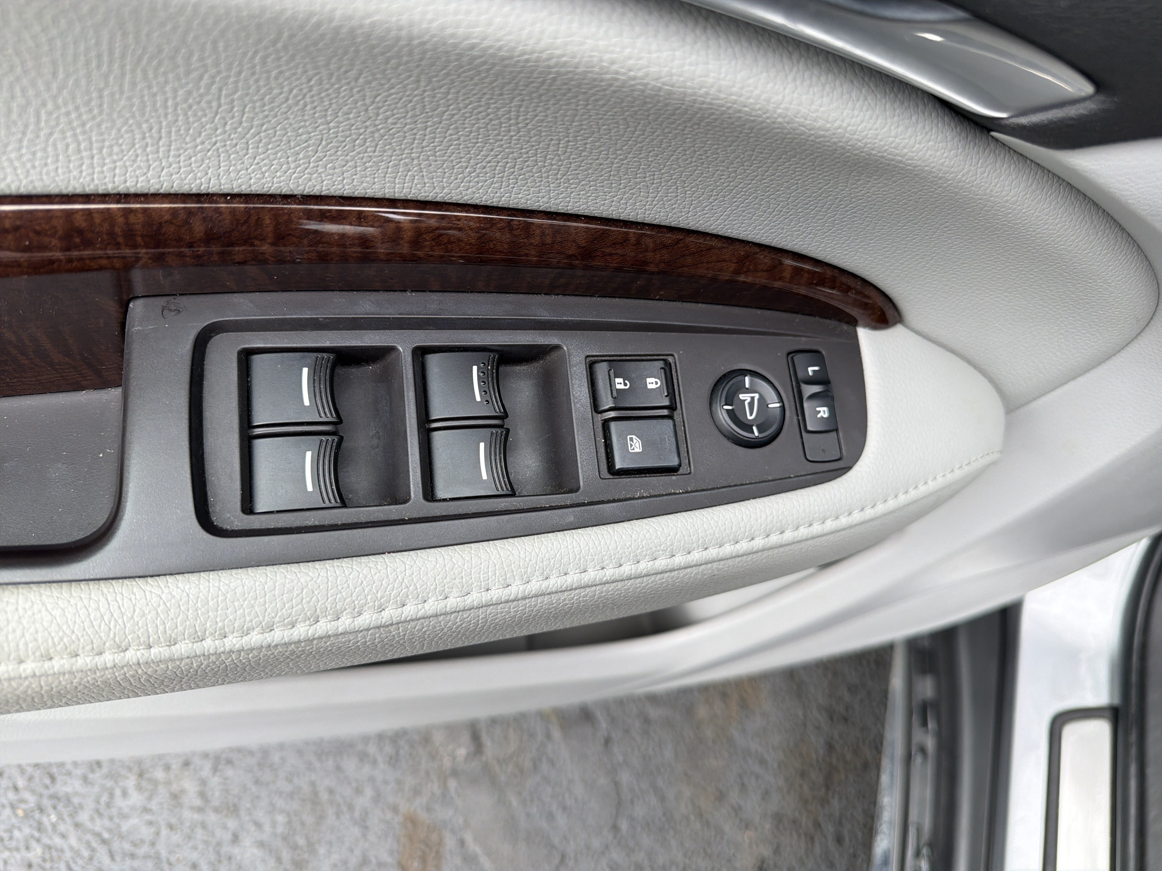 Used 2020 Acura MDX SH-AWD image 14