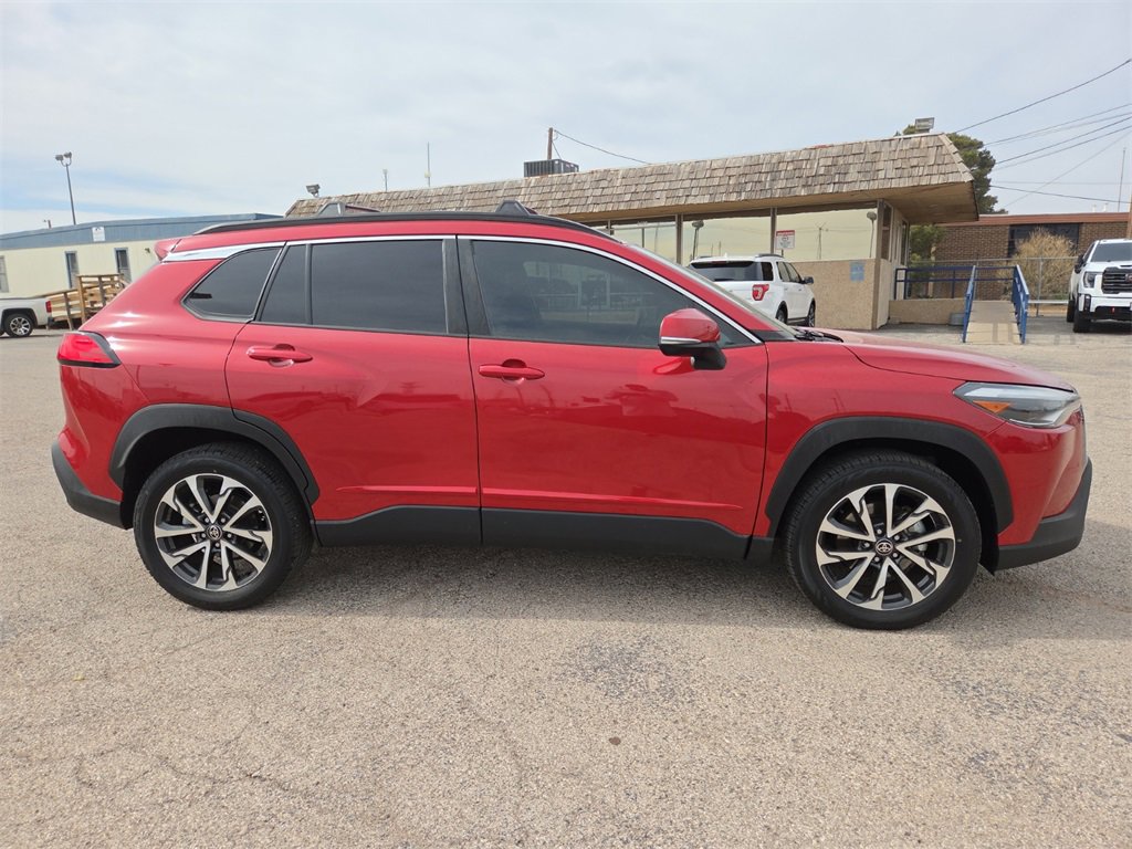 Used 2022 Toyota Corolla Cross XLE image 5