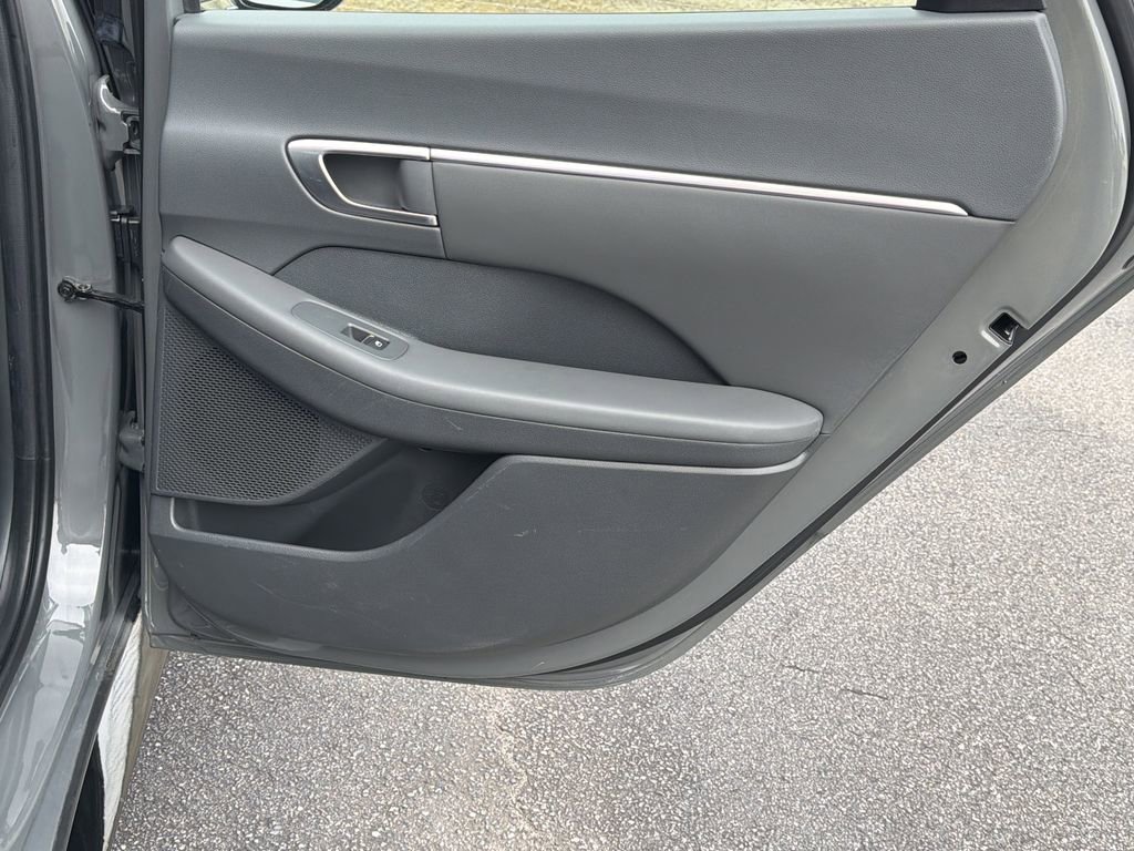 Used 2022 Hyundai Sonata SEL Plus w/ Preferred Accessory Package image 16