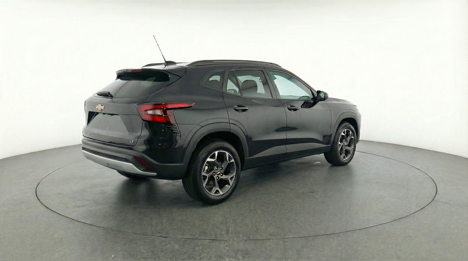 Used 2025 Chevrolet Trax LT FWD image 9