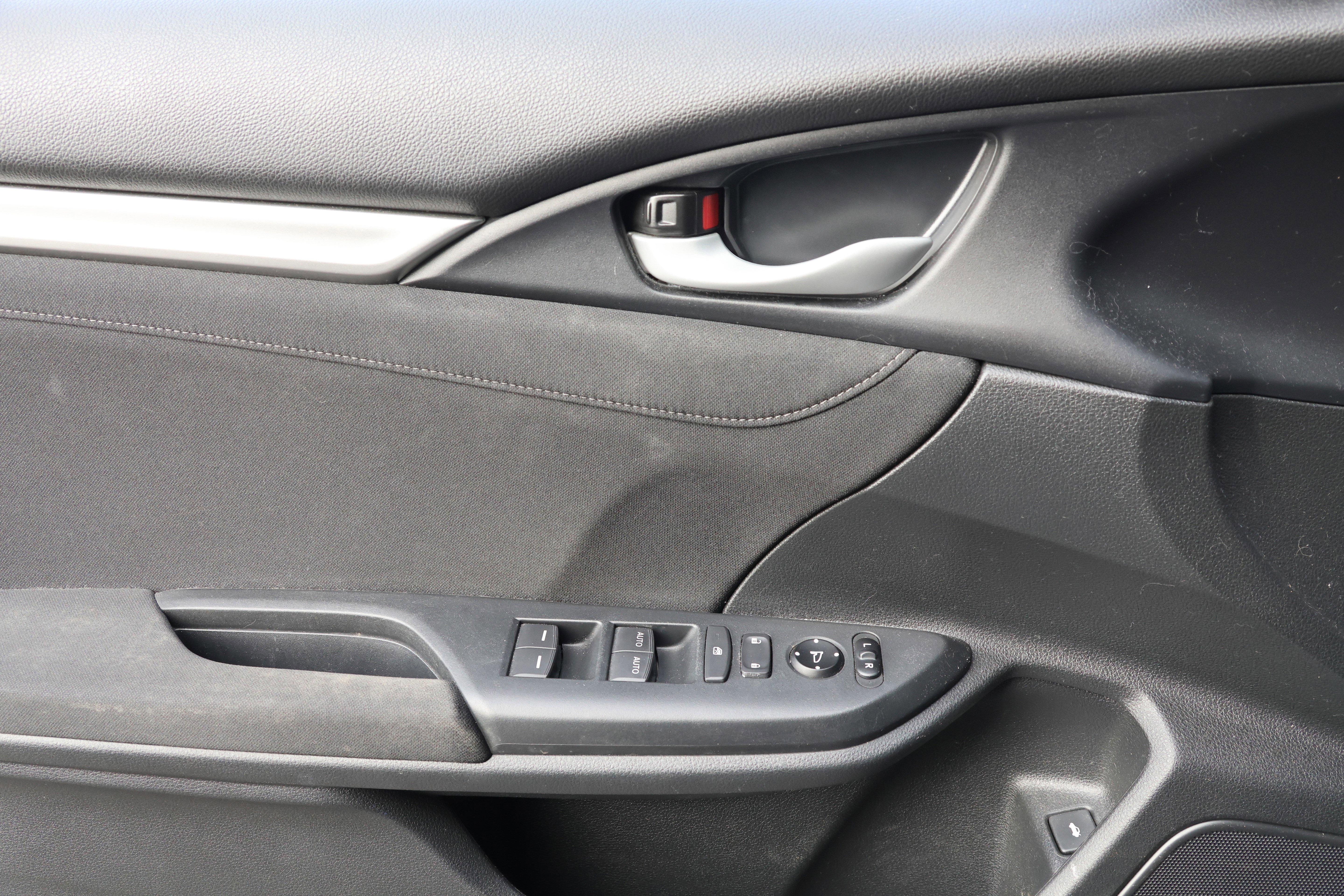 Used 2018 Honda Civic EX image 12