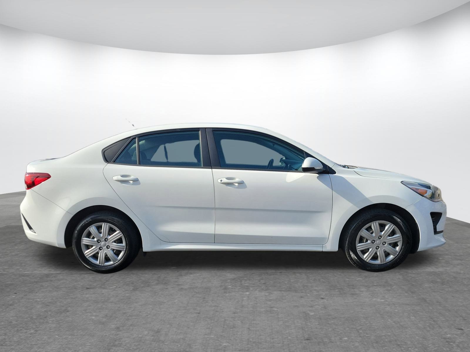 Used 2022 Kia Rio LX image 2