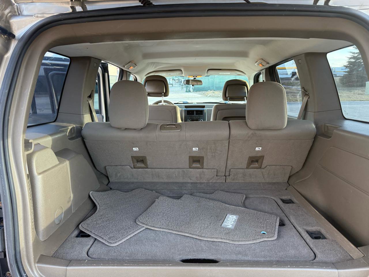 Used 2011 Jeep Liberty Sport image 16