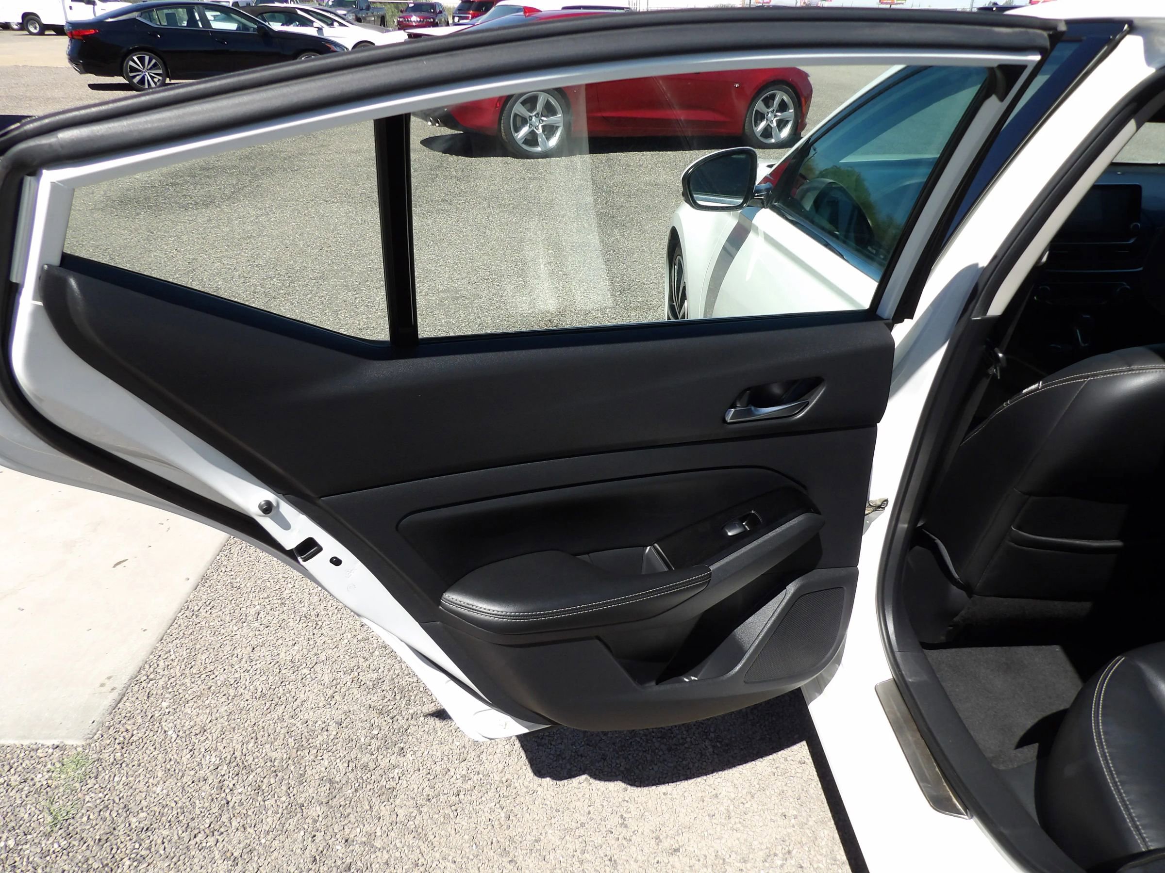 Used 2020 Nissan Altima 2.0 Platinum FWD image 11