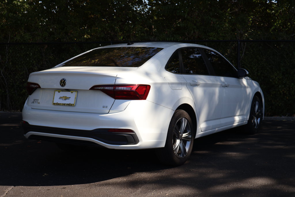 Used 2024 Volkswagen Jetta SE FWD image 9