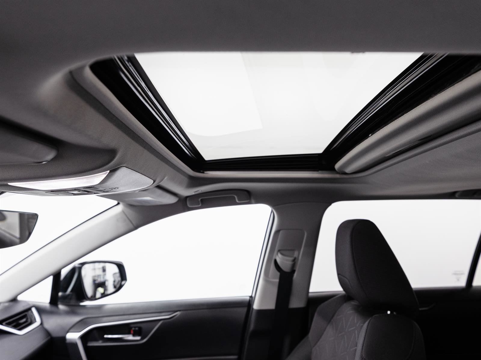 Certified 2023 Toyota RAV4 XLE w/ Convenience Package image 5