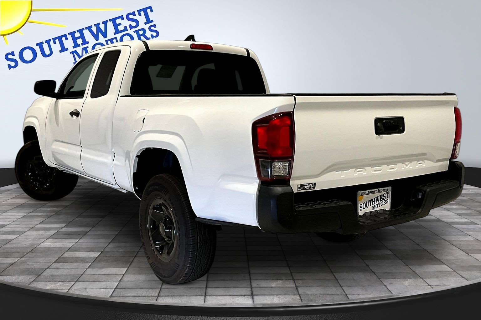 Used 2021 Toyota Tacoma SR image 4