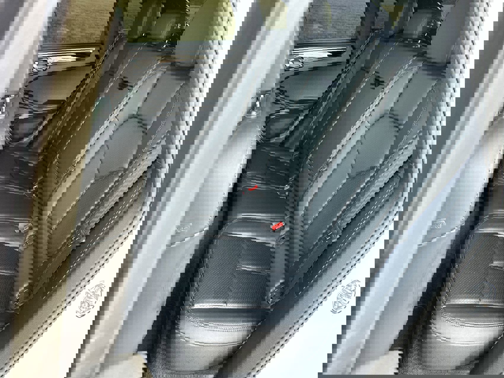 Used 2024 Porsche Macan image 21