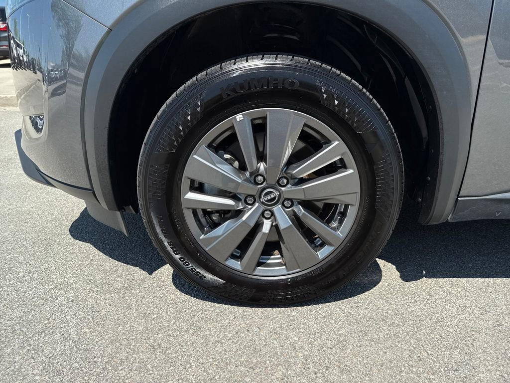Used 2025 Nissan Pathfinder SV image 13