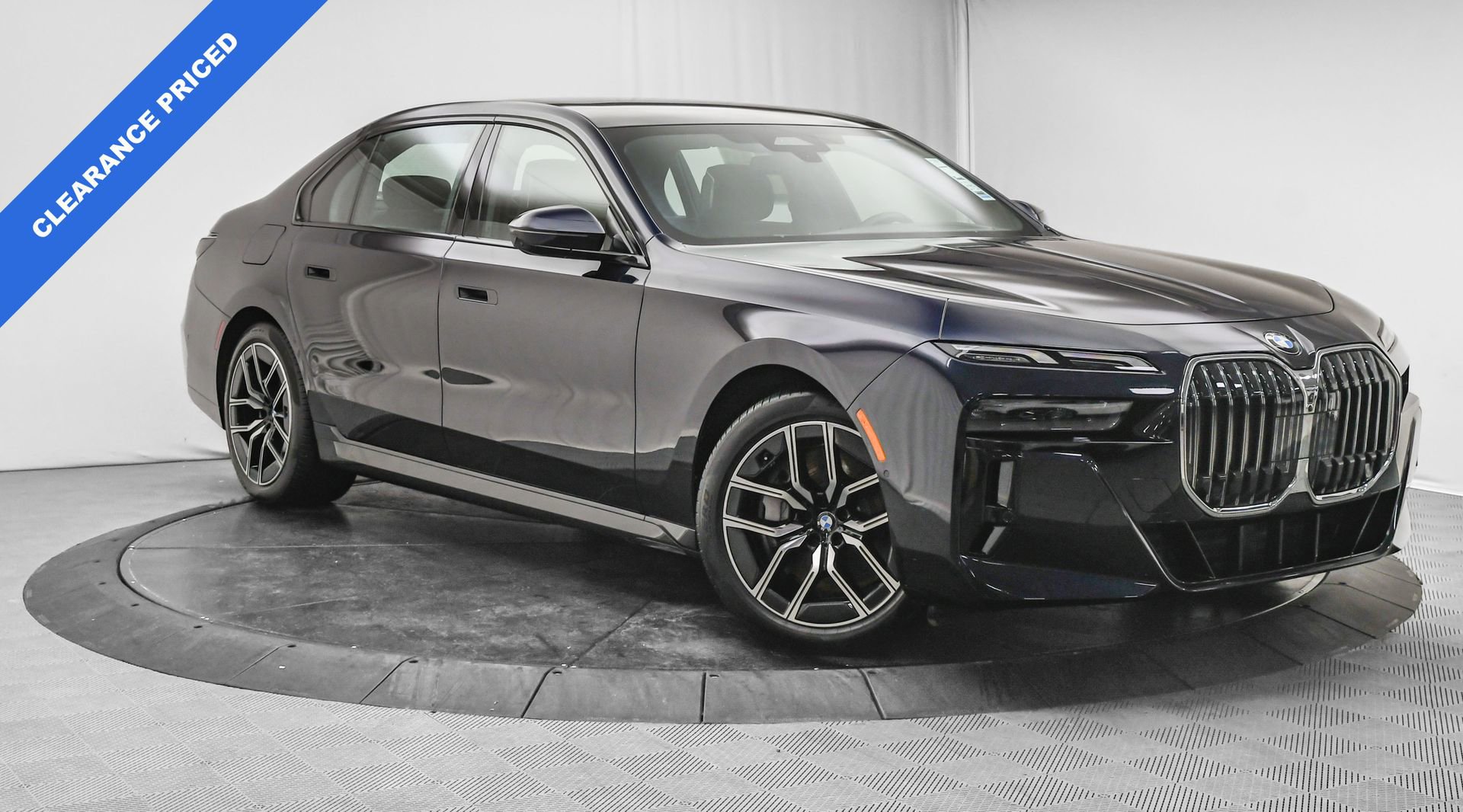Used 2024 BMW 760i xDrive w/ Premium Package 2