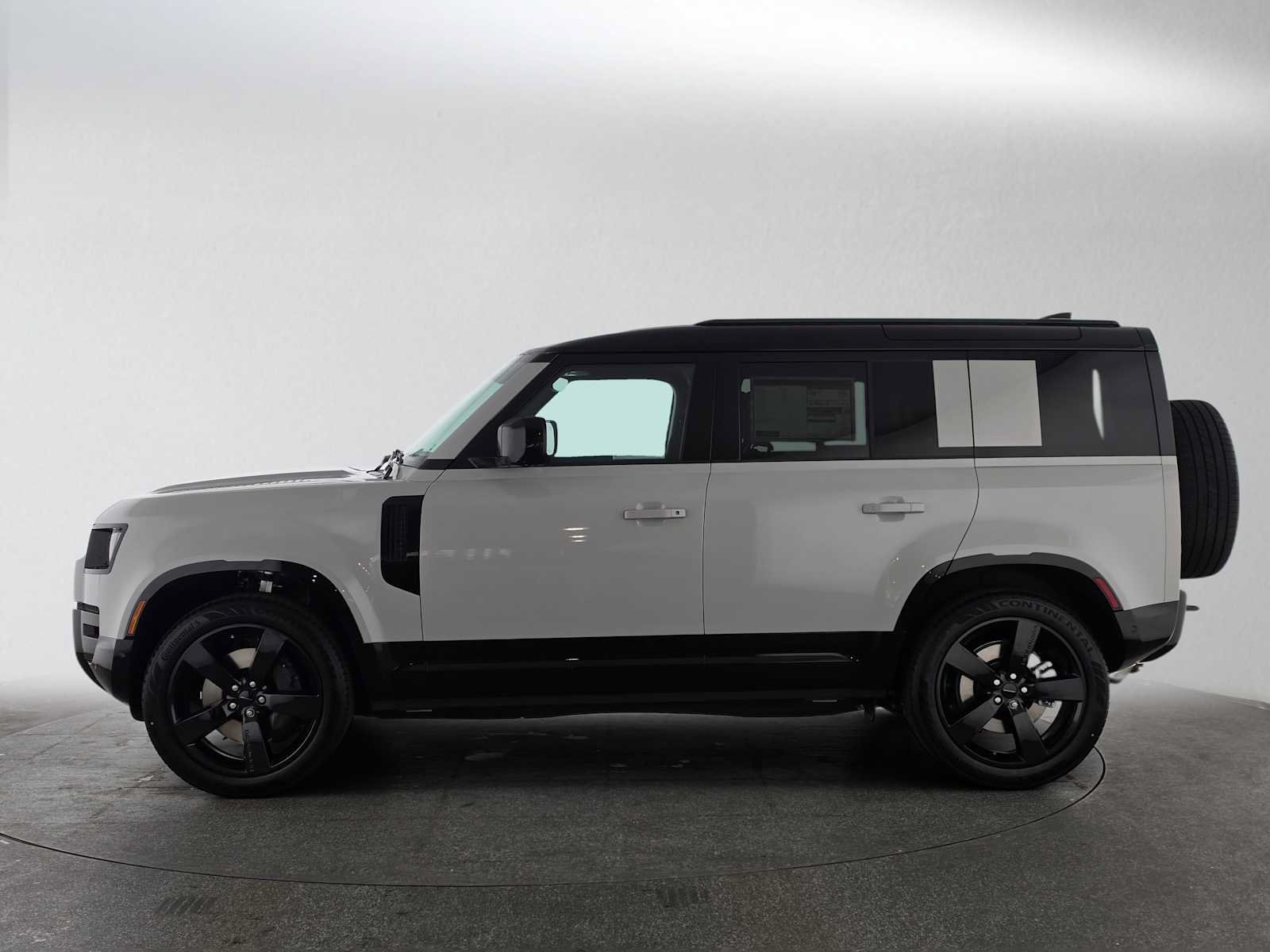 New 2026 Land Rover Defender 110 X-Dynamic SE AWD/4WD image 2