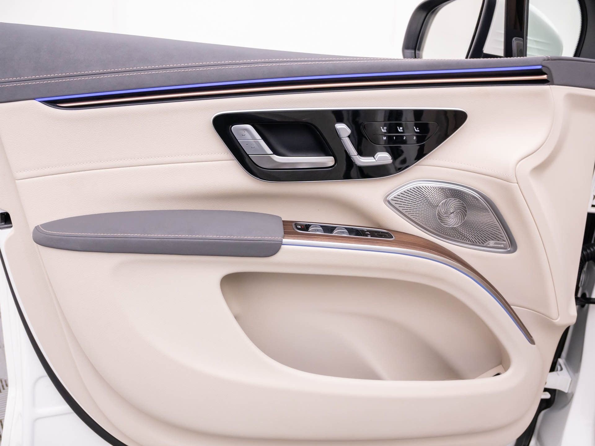 Used 2023 Mercedes-Benz EQS 580 4MATIC SUV image 14