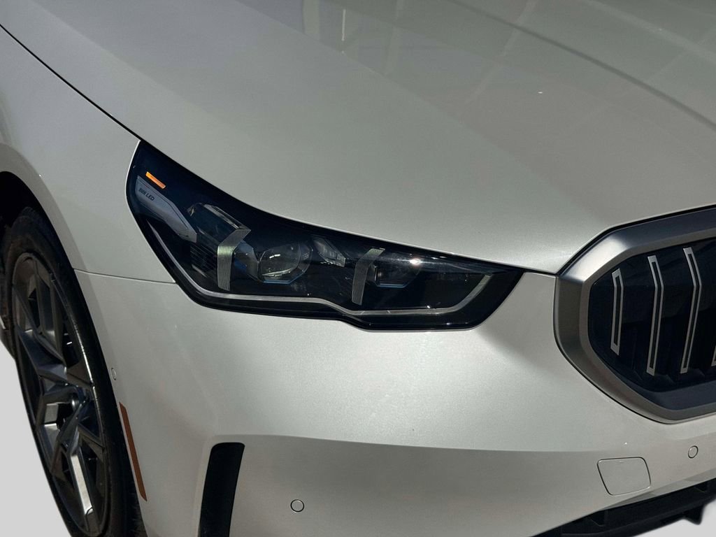 Certified 2026 BMW 530i xDrive w/ Premium Package AWD/4WD image 9