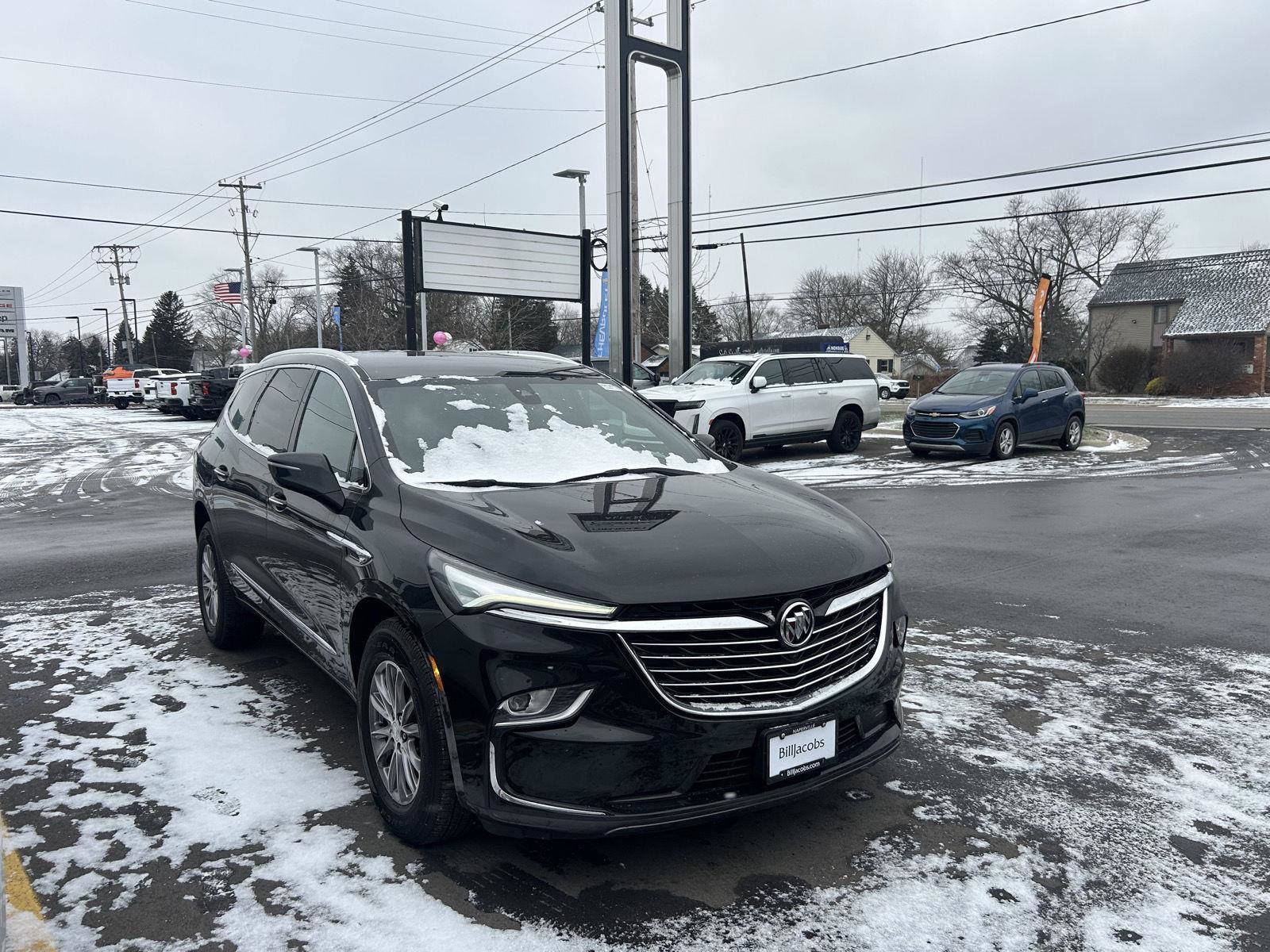 Used 2022 Buick Enclave Essence image 1