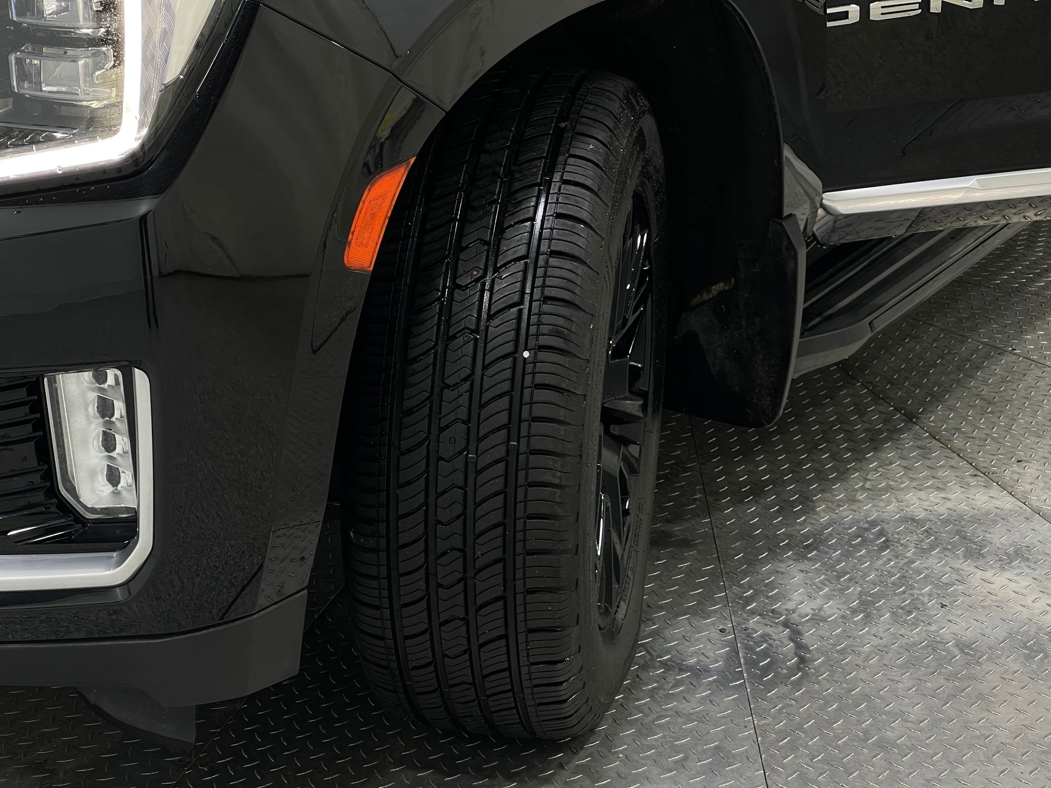 Used 2021 GMC Yukon Denali w/ Advanced Technology Package AWD/4WD image 38