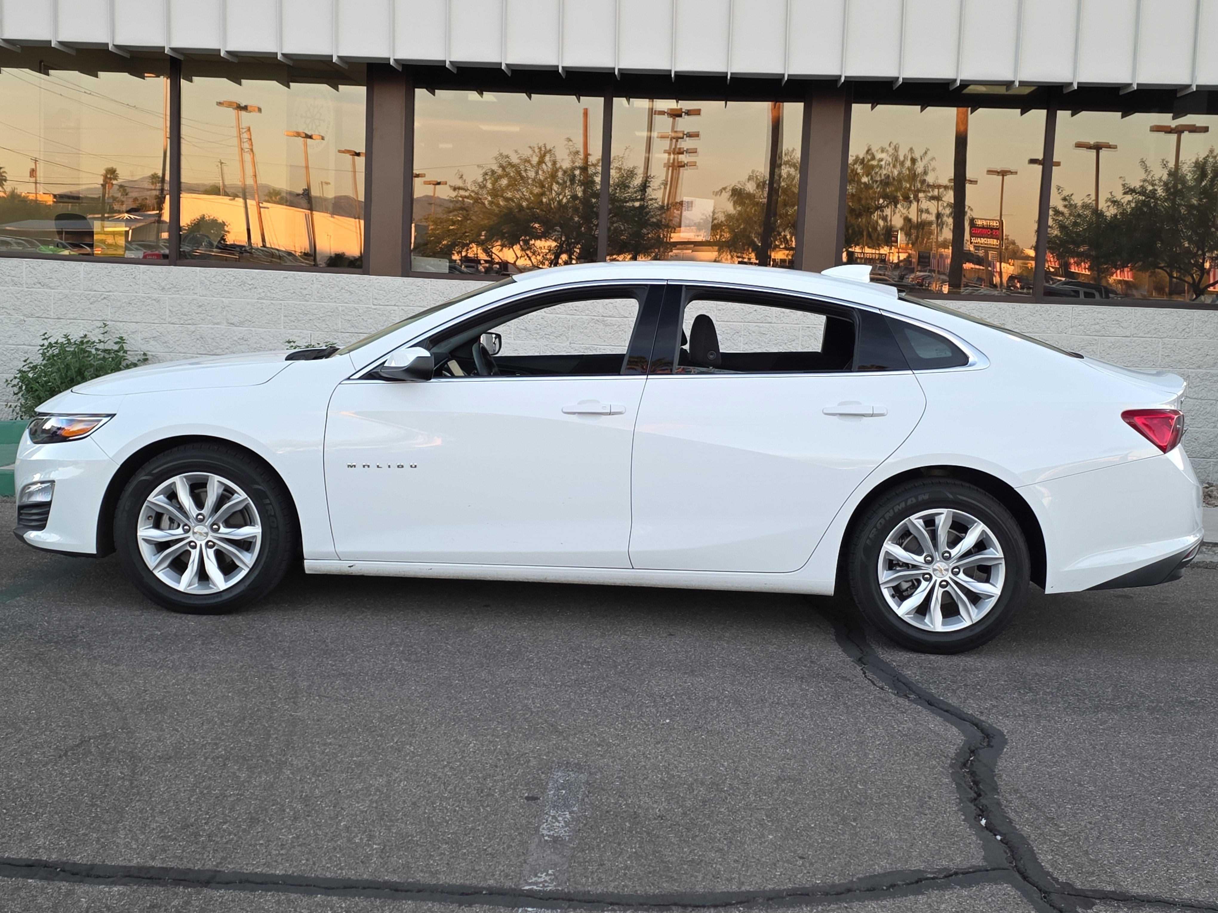 Used 2024 Chevrolet Malibu LT image 4