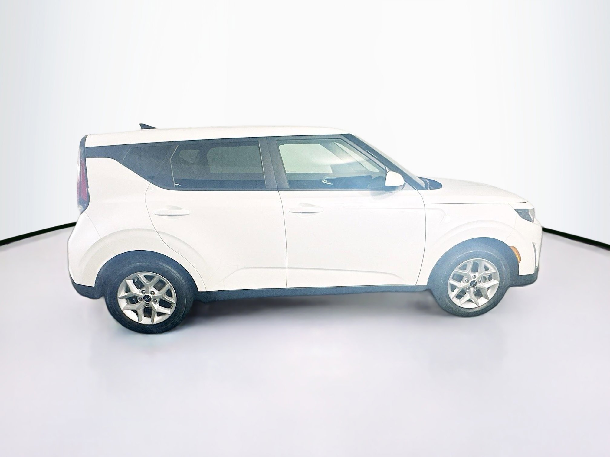 Used 2025 Kia Soul LX w/ LX Technology Package FWD image 10