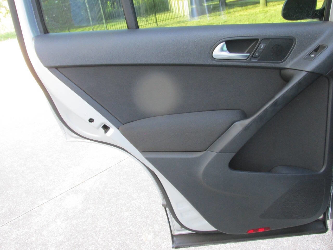 Used 2011 Volkswagen Tiguan S FWD image 20
