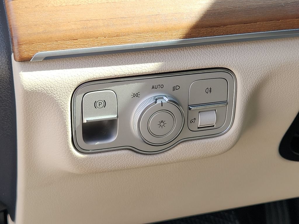 Used 2024 Mercedes-Benz GLS 450 4MATIC image 21
