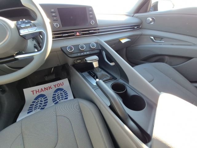 Used 2025 Hyundai Elantra SE image 20