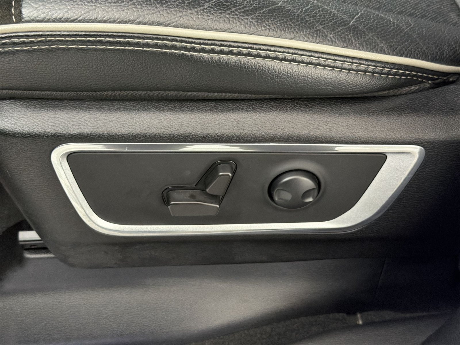 Used 2022 RAM 1500 Laramie AWD/4WD image 14