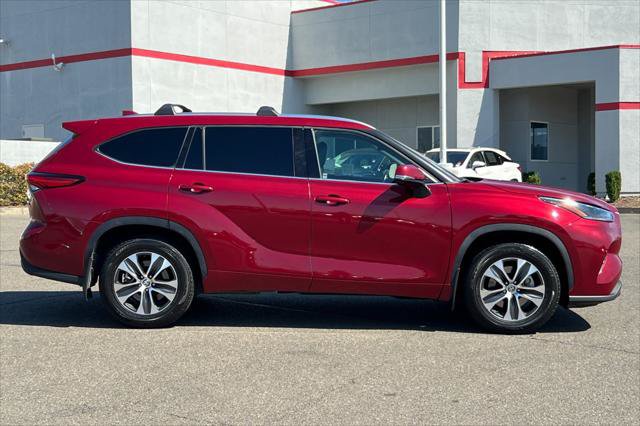 Certified 2021 Toyota Highlander XLE AWD/4WD image 6