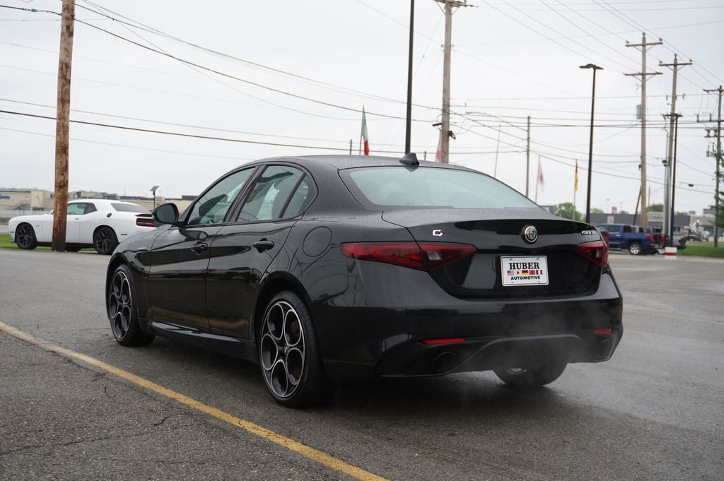 Used 2022 Alfa Romeo Giulia Veloce AWD/4WD image 5