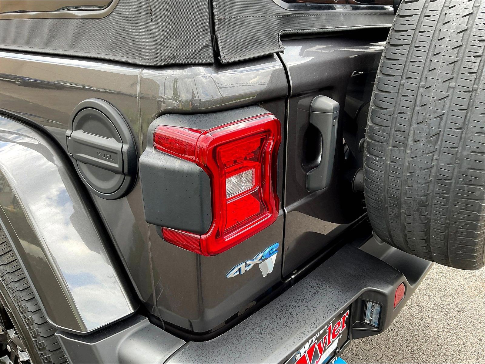 Used 2023 Jeep Wrangler Unlimited Sahara AWD/4WD image 23