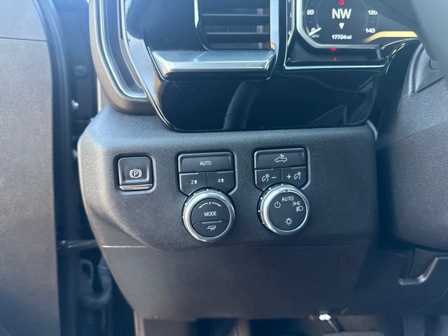 Used 2026 GMC Sierra 1500 SLE AWD/4WD image 24