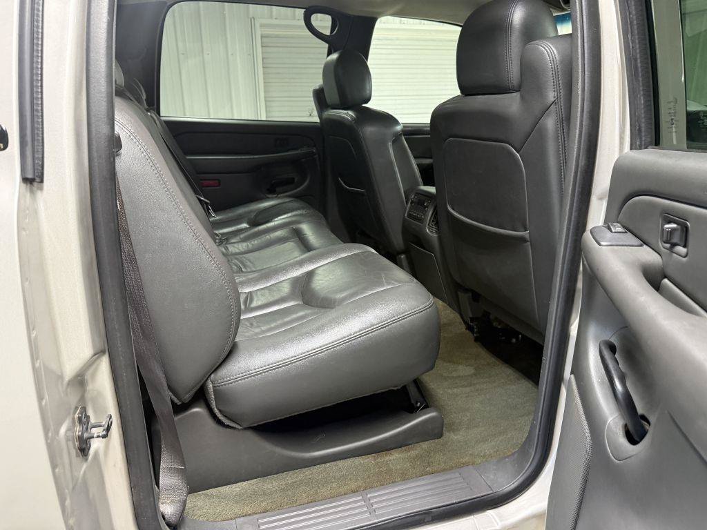 Used 2004 Chevrolet Silverado 2500 LT w/ Skid Plate Package AWD/4WD image 27
