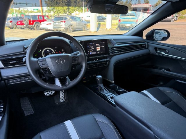 Used 2025 Toyota Camry SE FWD image 17