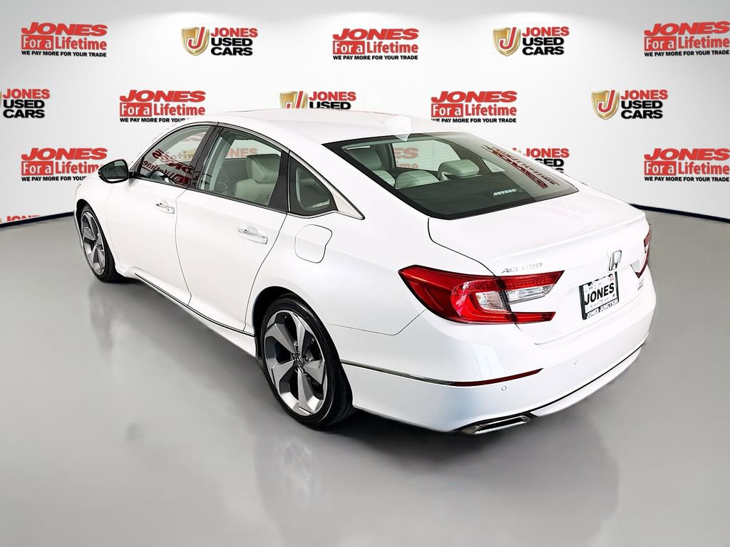 Used 2018 Honda Accord Touring image 2