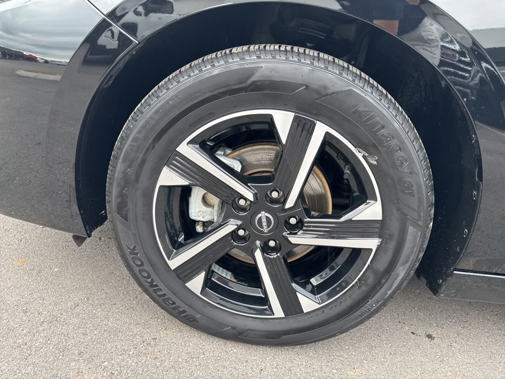 Used 2025 Nissan Sentra SV FWD image 25
