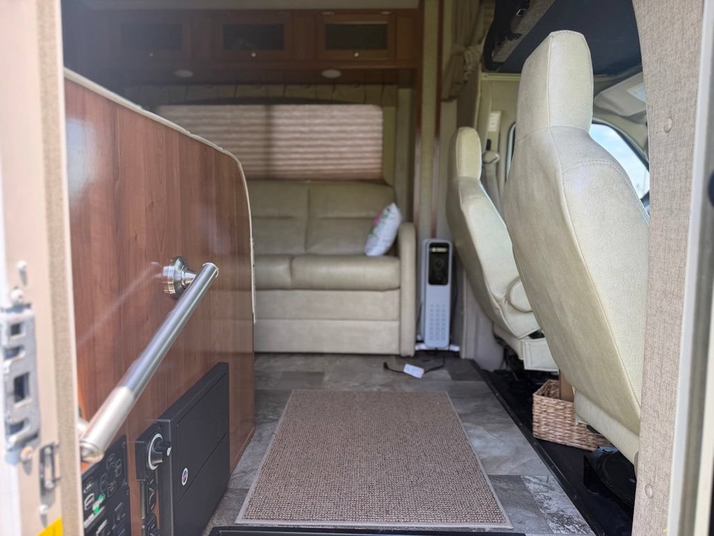 Used 2017 Ford E-450 and Econoline 450 Super Duty w/ Motorhome Prep Package RWD image 14