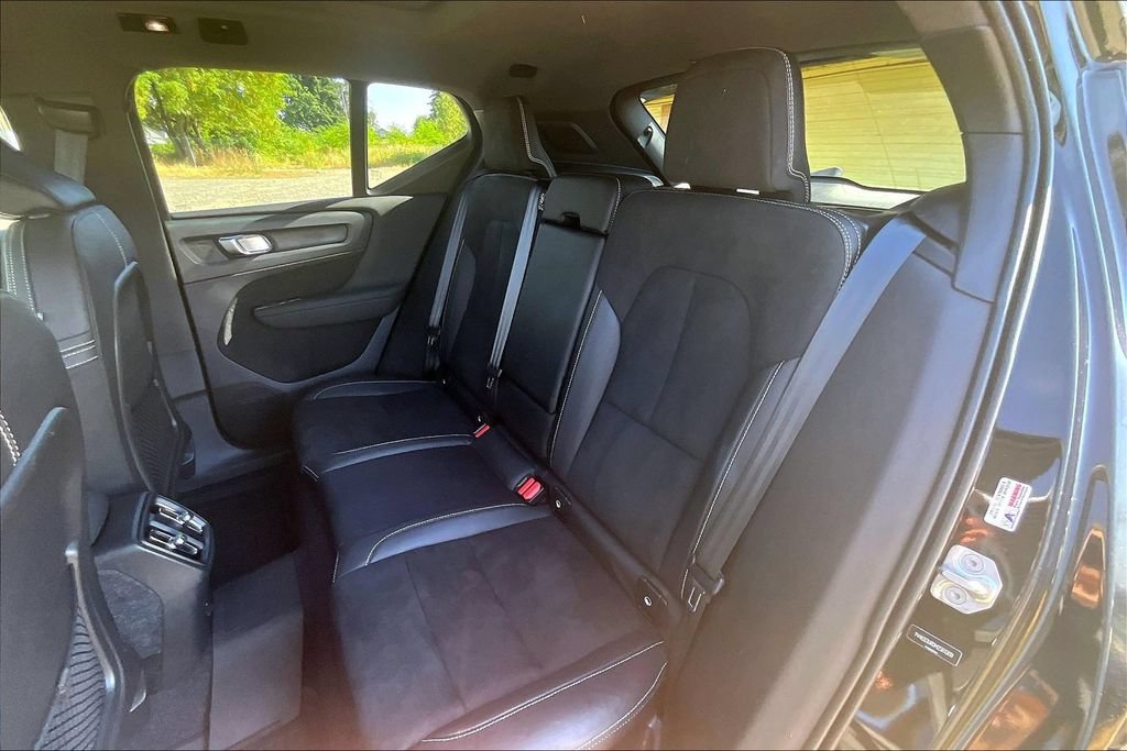 Used 2021 Volvo XC40 P8 Recharge w/ Advanced Package AWD/4WD image 21