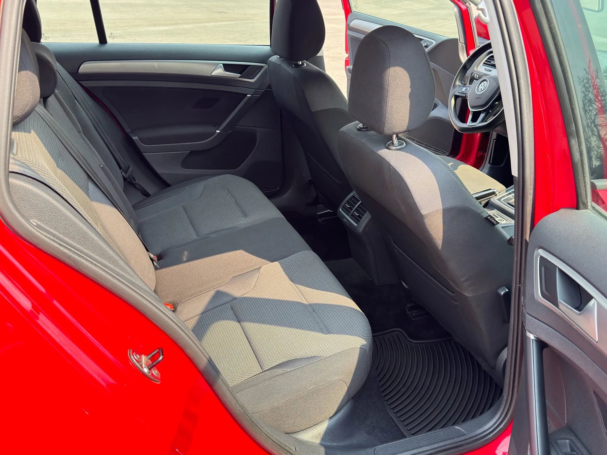 Used 2016 Volkswagen Golf S image 13
